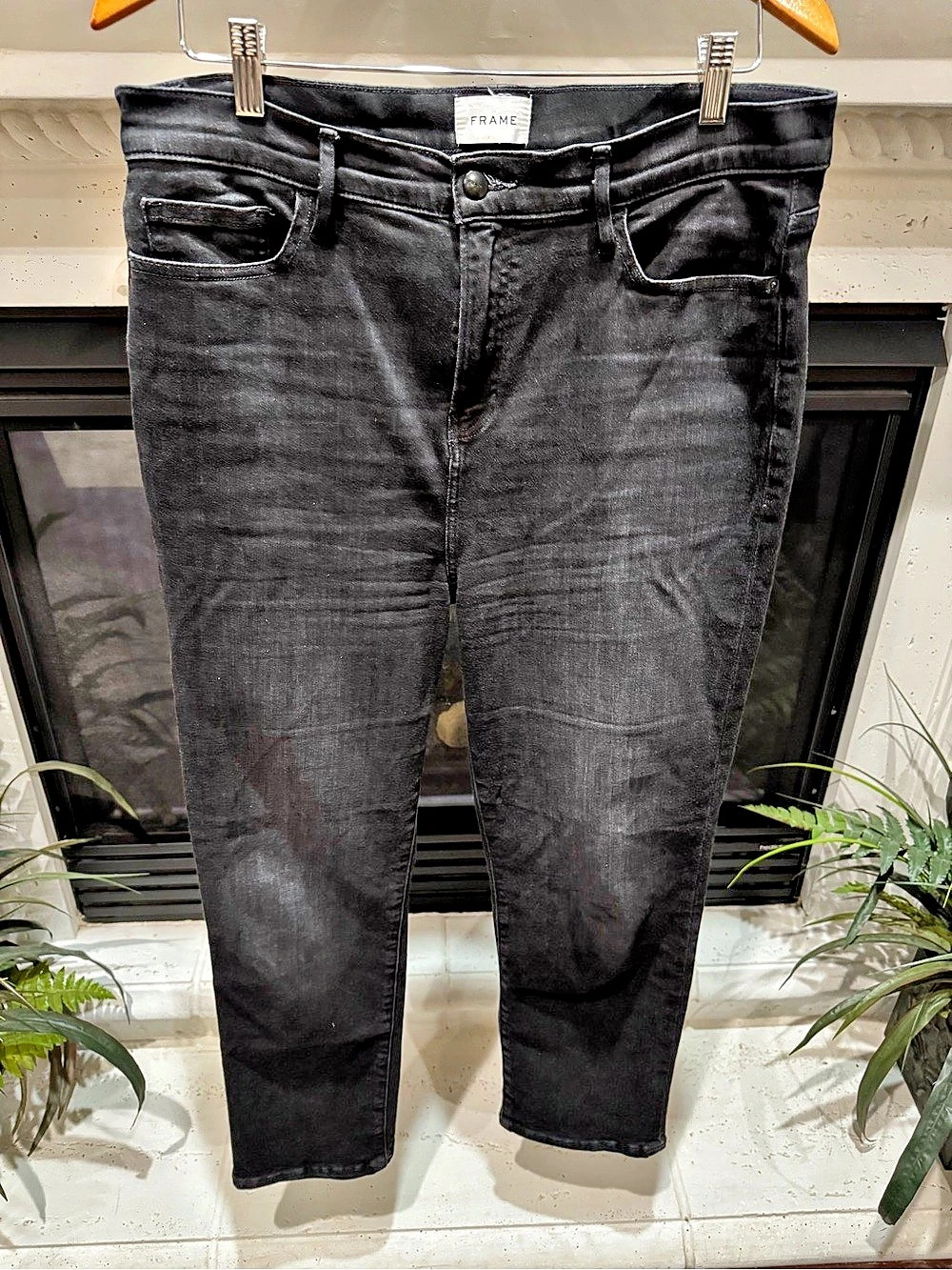 FRAME Tilt Wash Skinny Jeans Black Waist 32